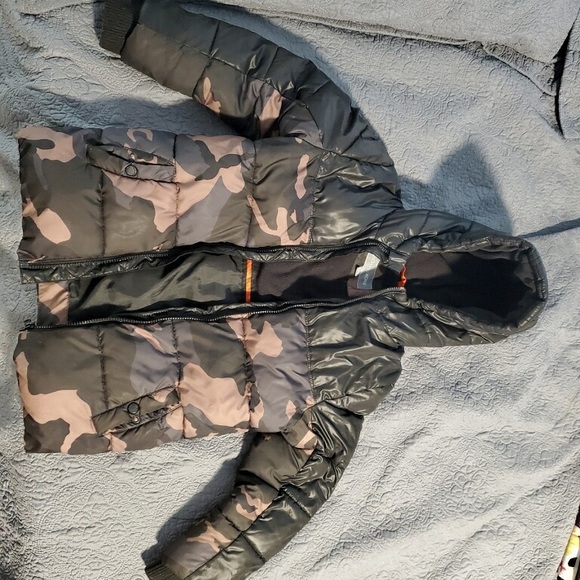 Micheal Kors Boys size 7 winter coat. - Picture 2 of 5